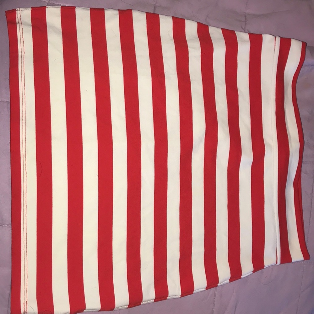 Short pencil skirt